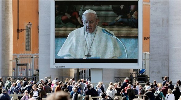 البابا يلقي عظته عبر الإنترنت ويشعر أنه “محبوس”