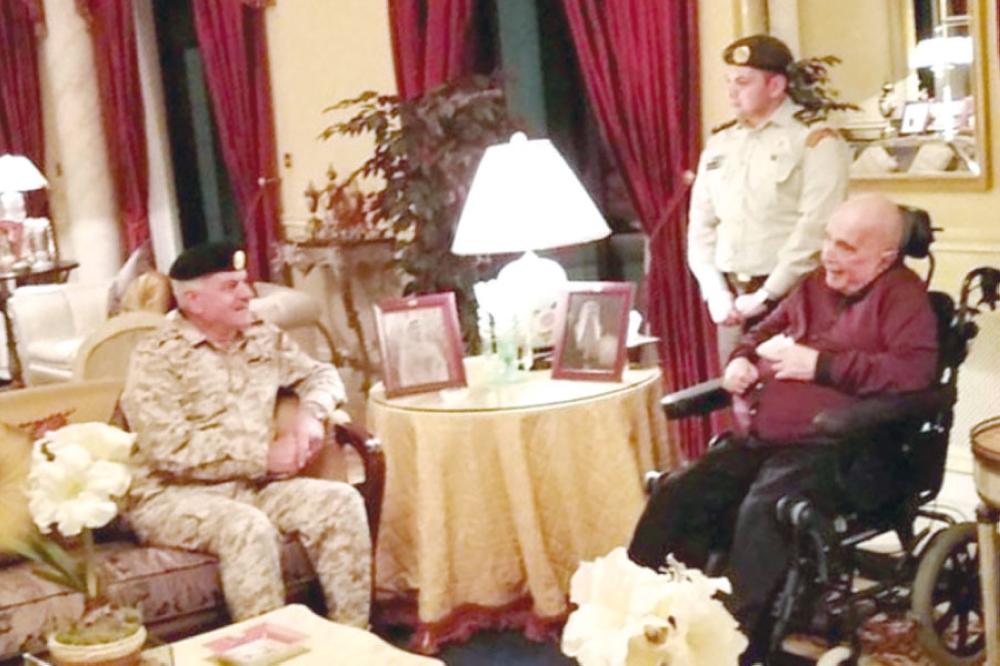 رئيس هيئة الأركان يزور الأمير محمد بن طلال للاطمئنان على صحته