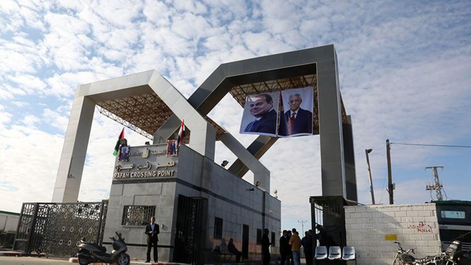 فتح معبر رفح البري استثنائياً لعودة الفلسطينيين العالقين إلى غزة