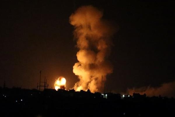 طيران الإحتلال الإسرائيلي يقصف عدة أهداف جنوب قطاع غزة