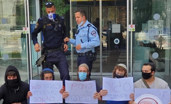 “جماعات الهيكل” المتطرفة تغلق مدخل السفارة الأردنية في تل أبيب