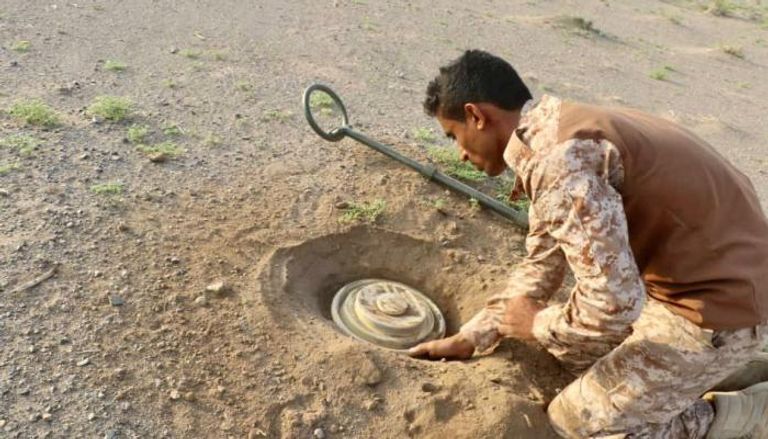 تحسبا لعملية برية.. الحوثيون يزرعون ألغاما في الحديدة