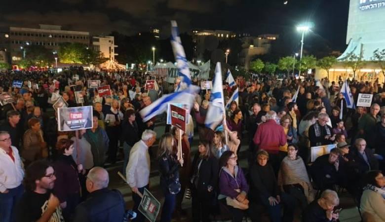 لأول مرة.. اسرائيليون يتظاهرون وسط “تل أبيب” رفضاً لضم الأراضي الفلسطينية