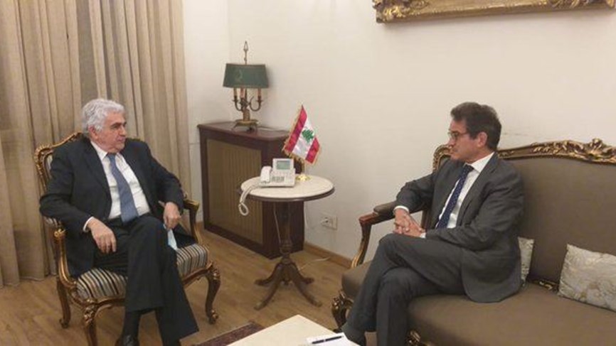 وزير الخارجية اللبناني يستدعي السفير الألماني لاستيضاح قرار بلاده بشأن حظر نشاط حزب الله