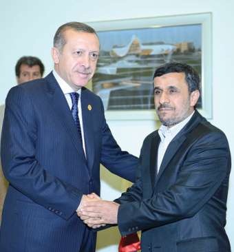 لقاء مفاجئ بين أردوغان و نجاد في أذربيجان