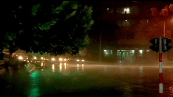 “ساندي” يغلق نيويورك ويهدد بعاصفة عملاقة ويجلي 400ألف