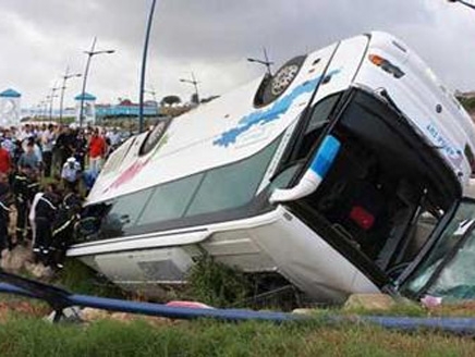 مصر.. مصرع 47 بتصادم حافلة وقطار 