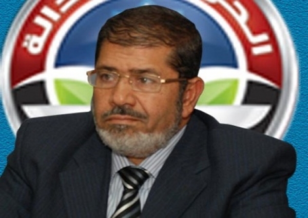 بشكل مفاجئ .. مرسي يتراجع عن قرار زيادة الضرائب