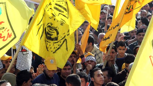 عشرات الالاف يهاجمون عباس ورجوب وابودخان في ذكرى انطلاقة فتح