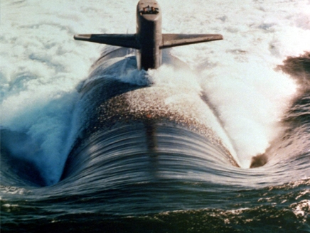 غواصة نووية أمريكية تصطدم بسفينة مجهولة في الخليج