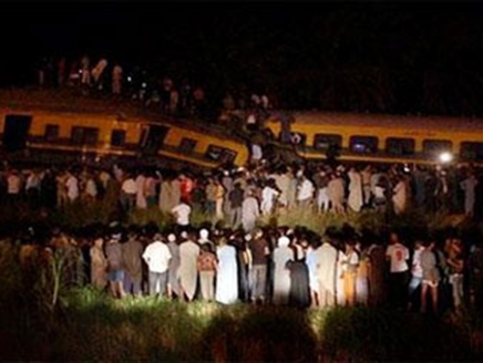 مقتل 19 وإصابة 117 في حادث انقلاب قطار عسكري بمصر