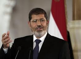 جماعة تُحذِّر من “عدوان علماني صليبي” ضد الخليفة مرسي