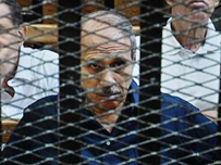 محكمة تسجن العادلى ثلاث سنوات وأخري تتنحي عن نظر قضية شفيق