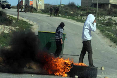 تظاهرات فلسطينية حاشدة تضامنا مع مضربين عن الطعام 