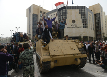 الشرطة المصرية تنسحب من “أمن”بورسعيد وتسلمها للجيش