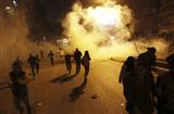 مصر..الشرطةتنتشر أمام مقرالإخوان بعد صدامات عنيفة 