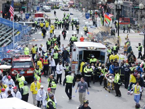 3 قتلى في تفجيري بوسطن والسلطات تحقق في هجوم “ارهابي” محتمل