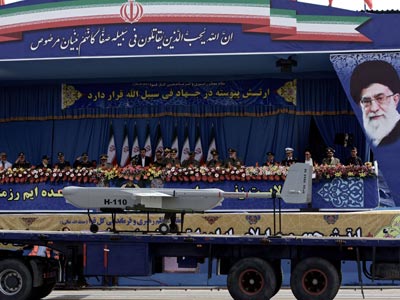 جيش إيران يعرض عن طائرة من دون طيار لا ترصدها أجهزة الرادار