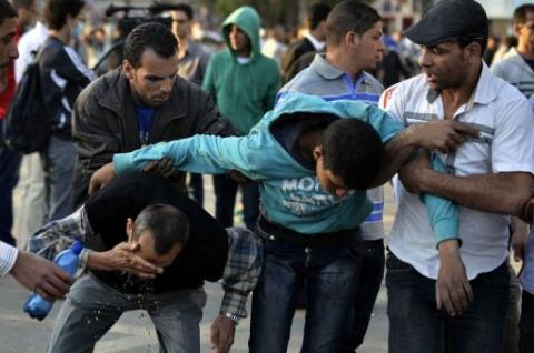 82 جريحا في اشتباكات بين أنصار مرسي ومعارضيه 