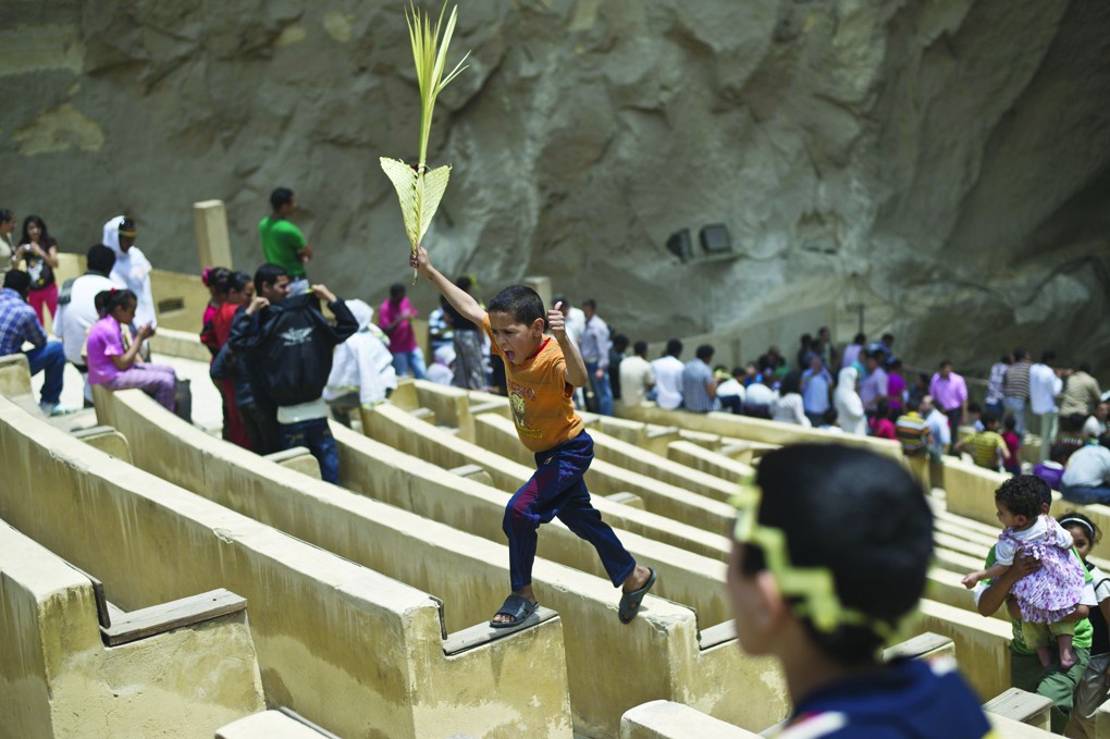 مصر: مرسي يتراجع في مواجهة القضاء ويرعى مؤتمراً للعدالة