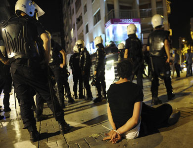تراجع الحكومة التركية بعد صدامات مع المتظاهرين