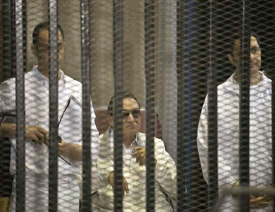 تأجيل محاكمة مبارك وإخلاء سبيل جمال وعلاء
