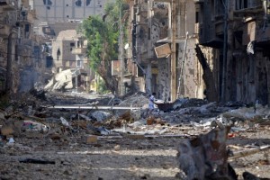 طيران الأسد يدكّ بعنف أحياء حمص المحاصرة 