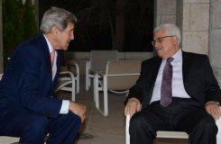 كيري ينقل لعباس التزاما أميركيا بدولة فلسطينية على حدود 67