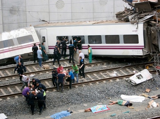 انحراف قطار إسباني عن سكته راح ضحيته 78 شخصا