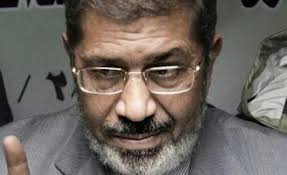 قرار بحبس مرسي 15 يوما بقضيتي تخابر وقتل