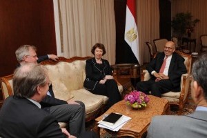 أشتون: مرسي بخير ويتابع الأخبار