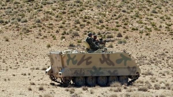 معارك بين الجيش التونسي و”ارهابيين” قرب الحدود مع الجزائر