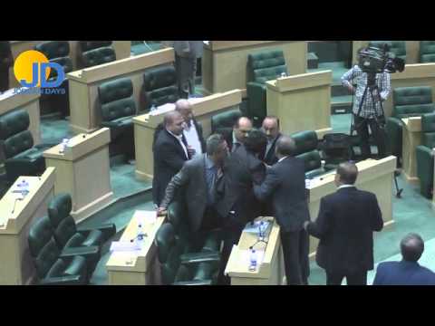 فيديو : عراك في البرلمان الأردني يرفع الجلسة