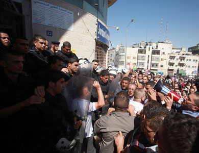 محاولةاقتحام مقر قناة الجزيرة في رام الله للمرة الثانية خلال خمسة أيام