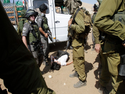 قوات الاحتلال الاسرائيلية تعتدي على دبلوماسيين أوروبيين