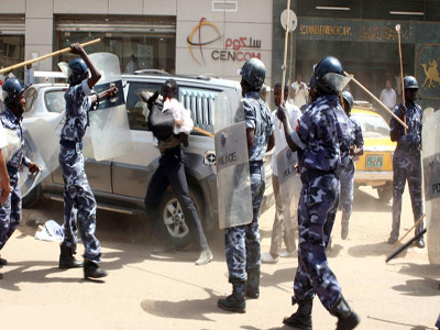 الشرطة تطلق الغاز المسيل للدموع على متظاهرين في وسط السودان