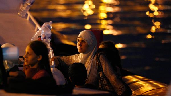 إنقاذ 700 لاجئ معظمهم سوريون بينهم 70 طفلا ببحر إيطاليا