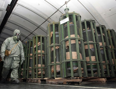 خبراء الأسلحة الكيماوية يبدأون فحص المخزونات السورية الثلاثاء