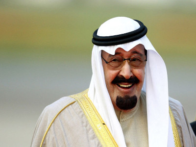 الملك السعودي يستقبل الأمراء والوزراء لدحض شائعة مرضه