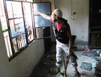 مقاتلو جبهة النصرة يقتحمون سجن حلب ويطلقون كل من فيه