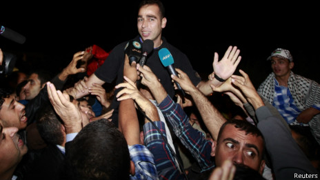  إطلاق سراح 26 معتقلا فلسطينيا من السجون الإسرائيلية