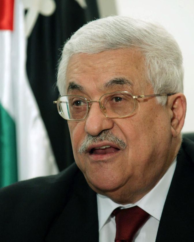 عباس ينقل أقاربه من سوريا للأردن ويتناسى آلاف الفلسطينيين العالقين