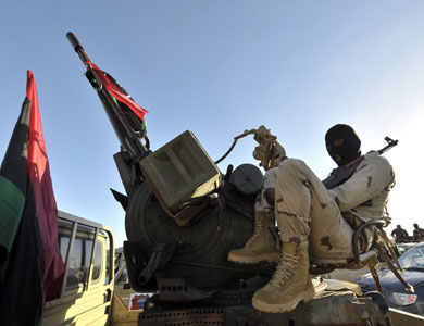 ليبيا تستبعد 914 عسكريا بجيشها بسبب قتالهم إلى جانب القذافي