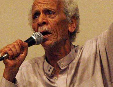 رحيل الشاعر الشعبي المصري أحمد فؤاد نجم عن 84 عاما