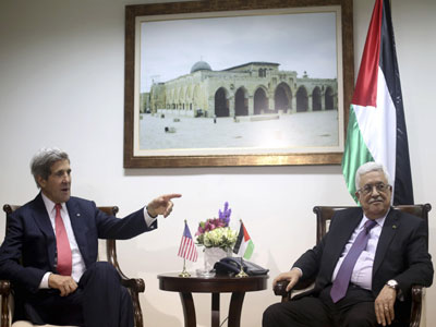 وزير الخارجية الامريكي يلتقي مجددا بعباس في رام الله