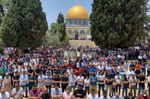 35  ألفا يؤدون صلاة الجمعة في المسجد الأقصى المبارك
