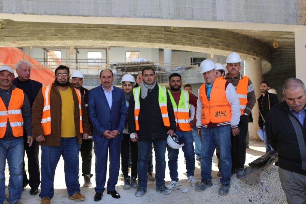 العموش يتفقد مشروع مركز جمرك عمان الجديد