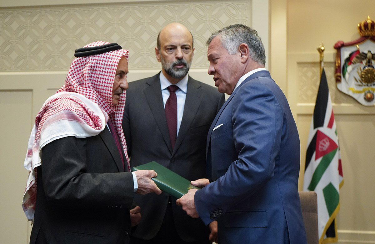 الملك يتسلم التقرير النهائي الشامل للجنة المستقلة المشكلة للوقوف على حقيقة حادثة سيول البحر الميت
