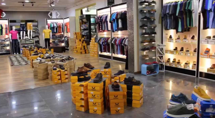 موجة الحر واصابات كورونا تؤثر على مبيعات الألبسة والأحذية