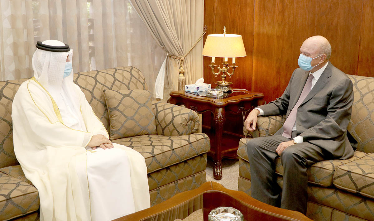 الفايز يلتقي السفير الإماراتي لدّى المملكة